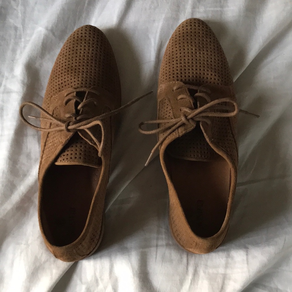 Tan dress shoes